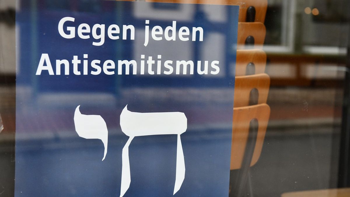 Varovná čísla z Berlína a Vídně: extremismu a antisemitismu se daří
